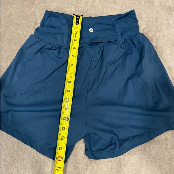 HALARA High-Waisted Navy Shorts - Picture 4 of 5